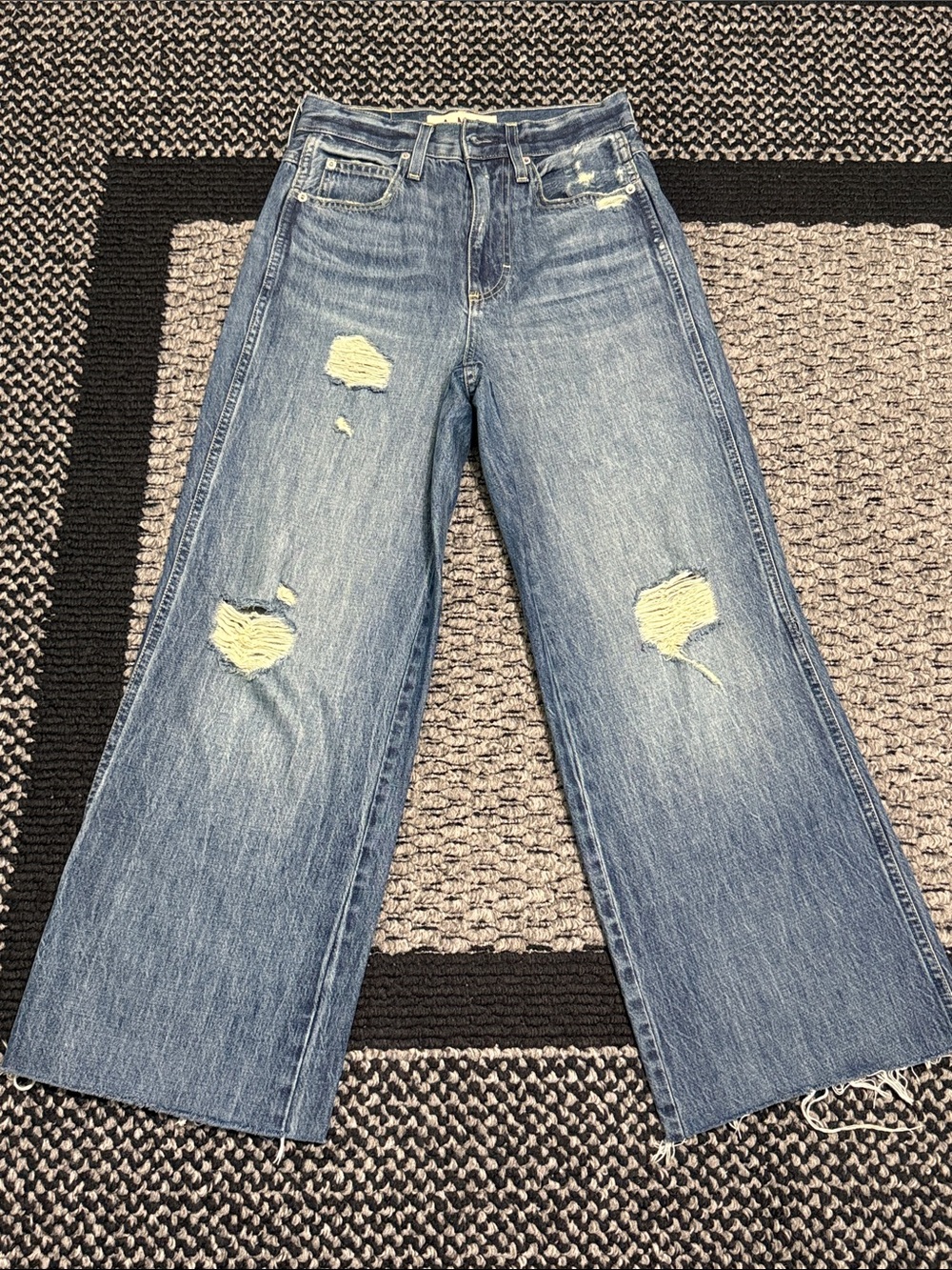 AMO Frida Flare Jeans Women’s Sz 25 Blue Pine Distressed Wide Leg Raw Hem